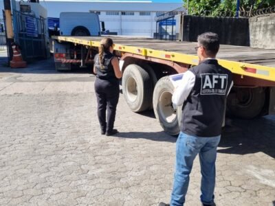 Mais de 30 carretas com irregularidades flagradas no Porto do Rio