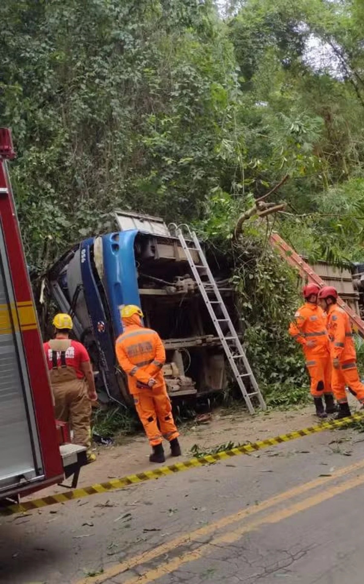 Minas Gerais: Ônibus capota e deixa sete mortos