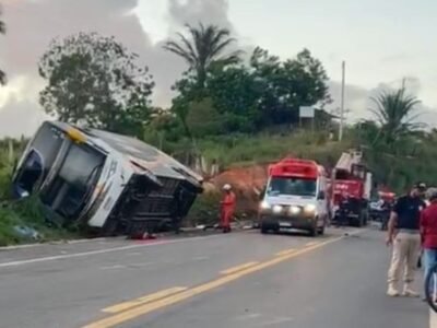 Ônibus com turistas do Rio tomba na Bahia - há mortos - Reprodução