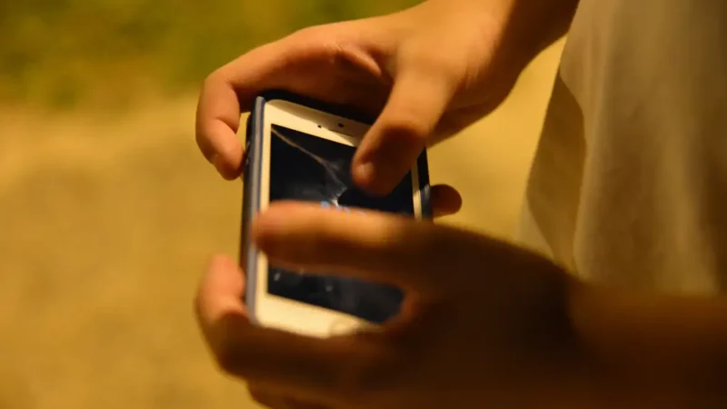 Regulamentado os direitos digitais de crianças e adolescentes
