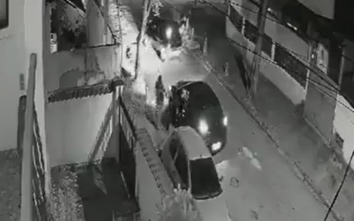Rio: Policial reage a assalto e atira em bandido - Vídeo
