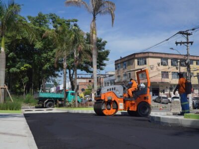 São Gonçalo: Estacionamento no Jardim Alcântara recebe pavimentação
