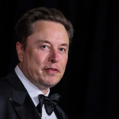 Tesla obtém aval em segurança de dados e Musk deixa Pequim