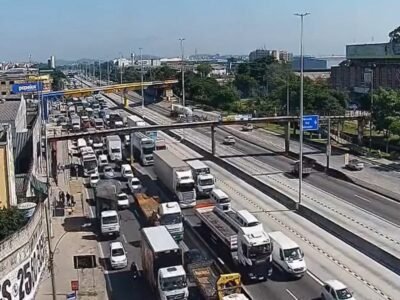 Tráfego infernal: Engarrafamento recorde de 184 km no Rio