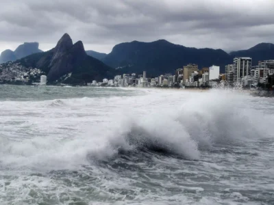 Marinha prorroga aviso de ressaca no Rio de Janeiro - Vídeo