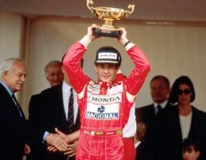 Ayrton Senna no Grande Prêmio de Mônaco de 1992, com o Príncipe Rainier e a Princesa Stephanie - Instituto Ayrton Senna