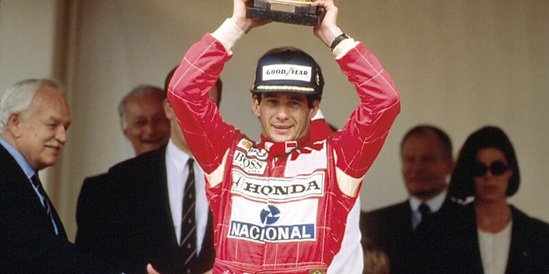 Ayrton Senna no Grande Prêmio de Mônaco de 1992, com o Príncipe Rainier e a Princesa Stephanie - Instituto Ayrton Senna