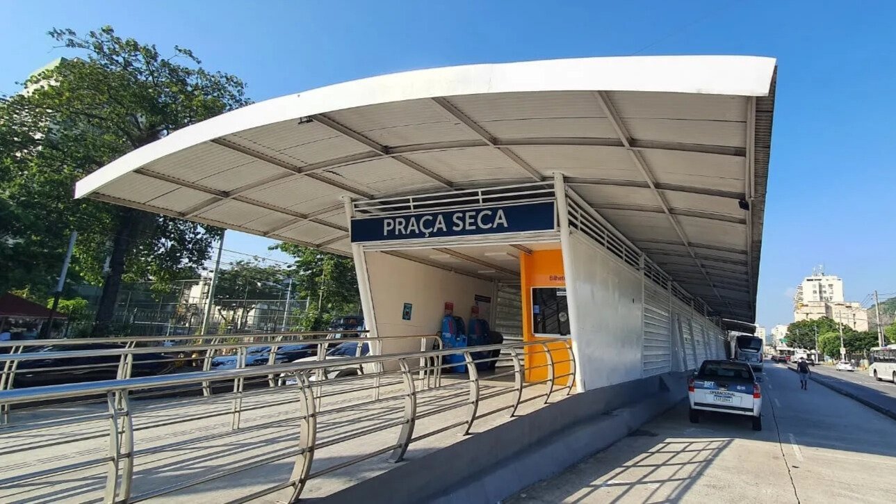 BRT Rio: Atropelamento deixa vítima gravemente ferida na Praça Seca