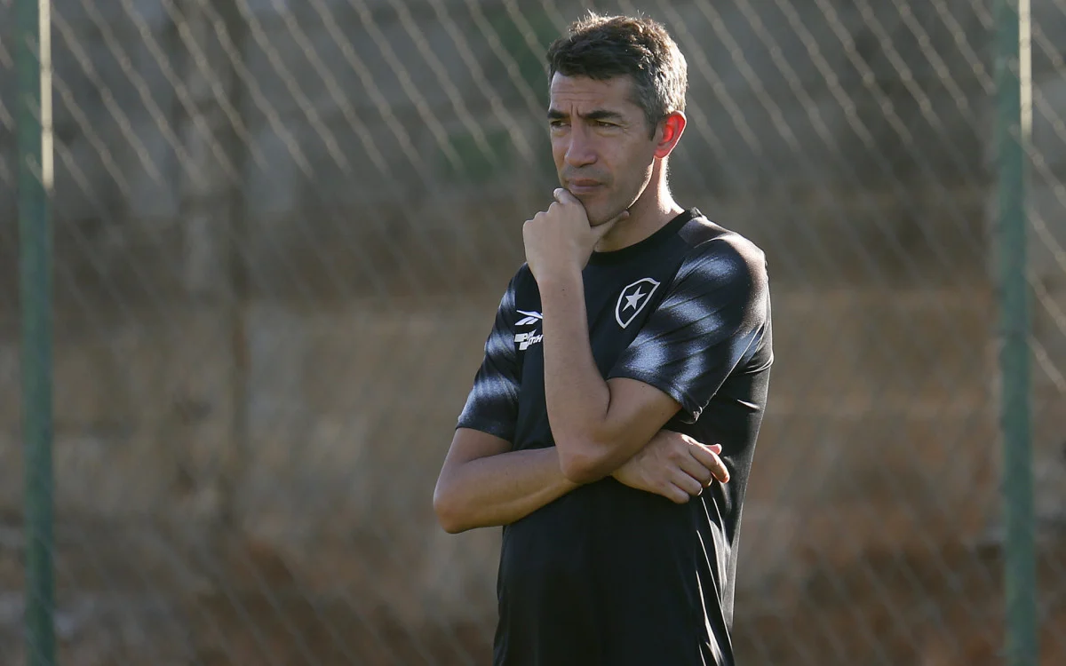 Botafogo: Lage rebate problema com Tiquinho e critica contratações