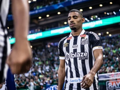 Botafogo tenta zagueiro do Santos e falha na última janela