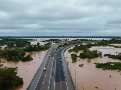 Chuvas fecham Aeroporto de Porto Alegre