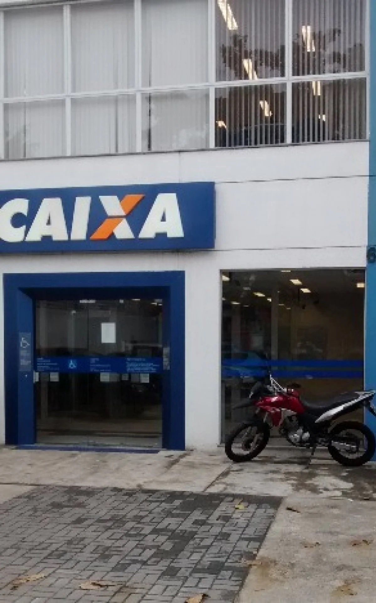 Criminosos arrombam agência da Caixa na Zona Oeste