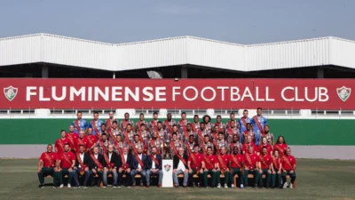 Fluminense celebra título da Recopa com foto oficial
