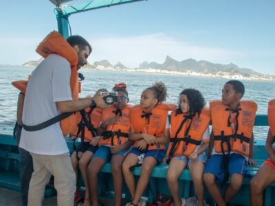 Estudantes embarcam em jornada ambiental, em Niterói