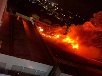 Incêndio atinge loja de vidros em Porto Alegre - Vídeo