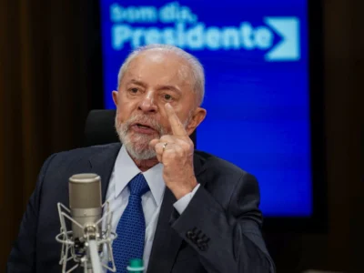 Lula enaltece voluntários e combate fake news no RS