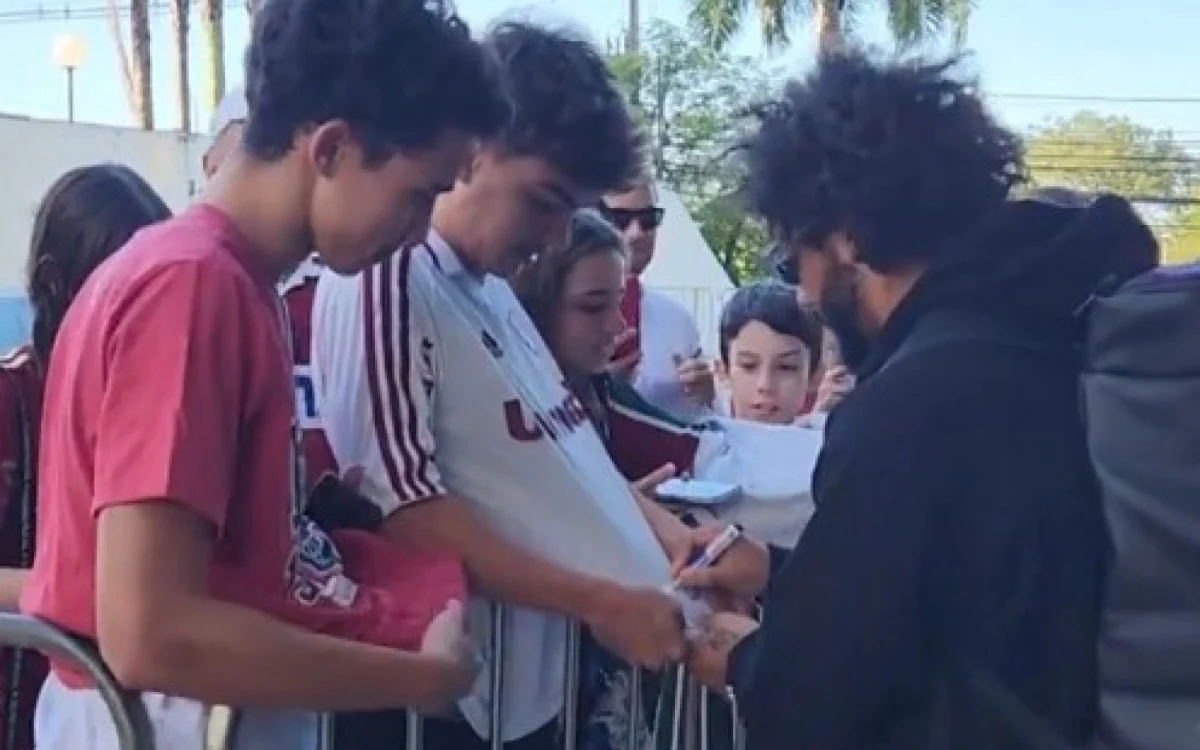 Marcelo retorna de Madri e está a disposição do Fluminense