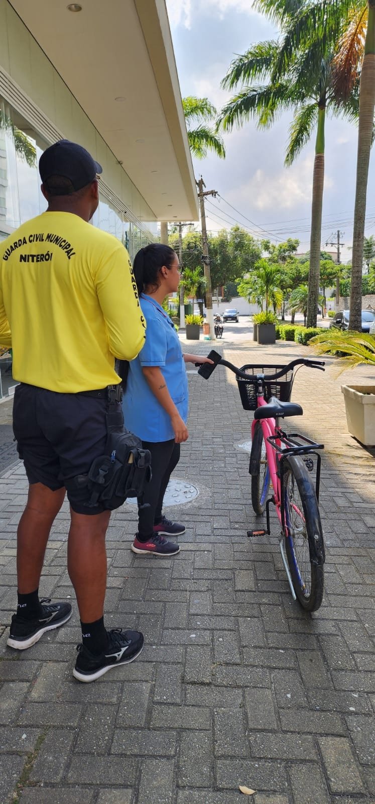 Niterói: Ciclopatrulha da GM recupera bicicleta roubada