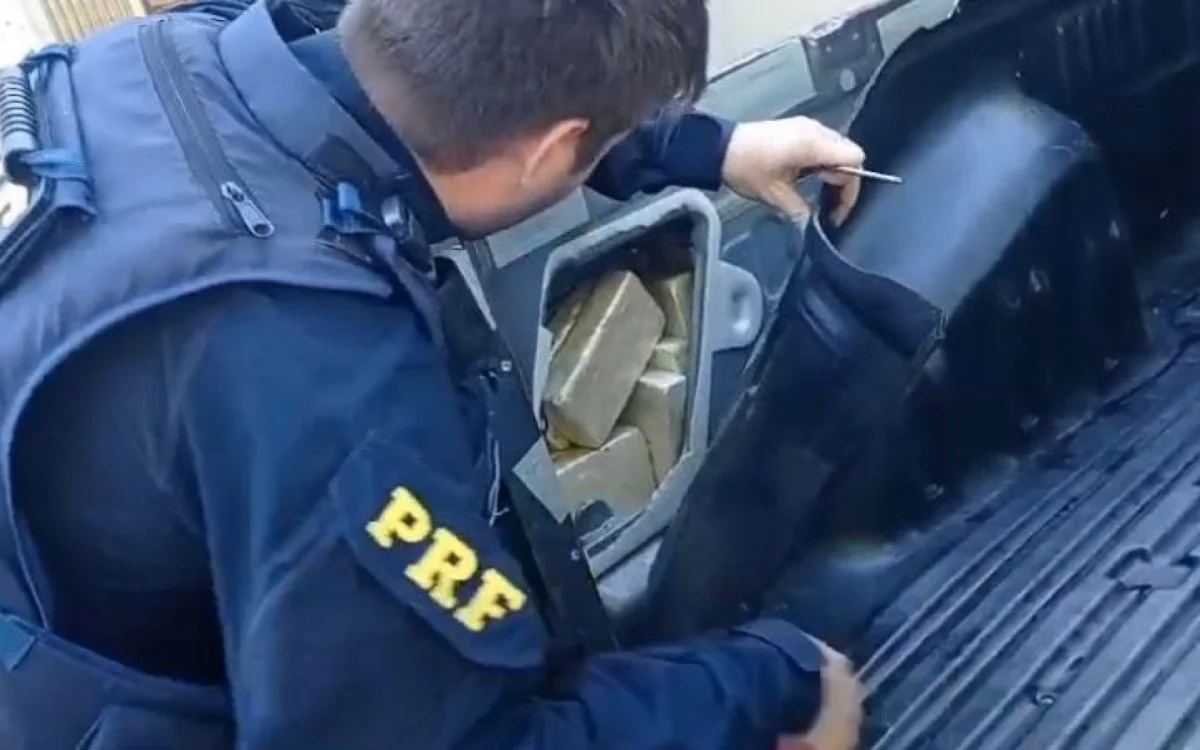 PRF apreende 100 kg de cocaína a caminho do Complexo do Alemão