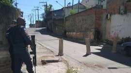 Polícia remove barricadas em redutos do CV em São Gonçalo