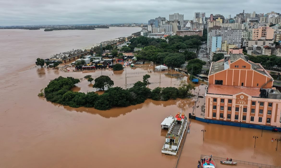 Lagoa dos Patos enche: RS prepara realocação de desalojados