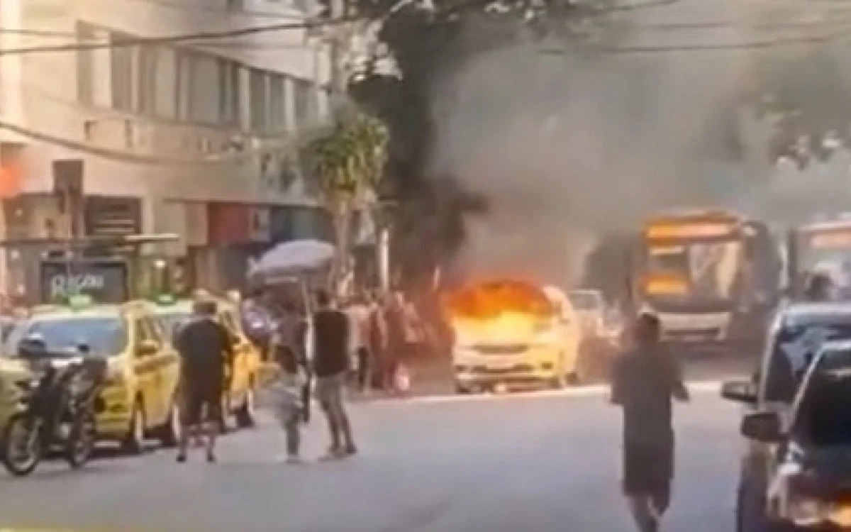Táxi em chamas na Tijuca - Vídeo