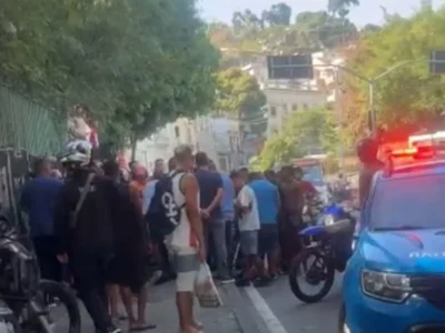 Homem cai de viaduto após tentar assaltar ônibus, no Rio