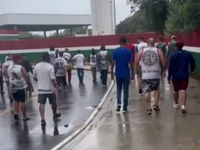 Torcida do Fluminense protesta no CT - Vídeo