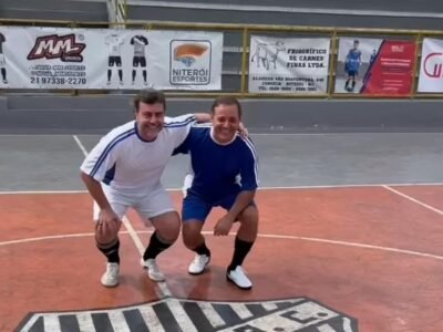 Após fazerem as pases, Rodrigo Neves e Freixo batem bola em Niterói