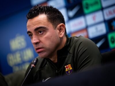 Xavi deixa o comando do Barcelona