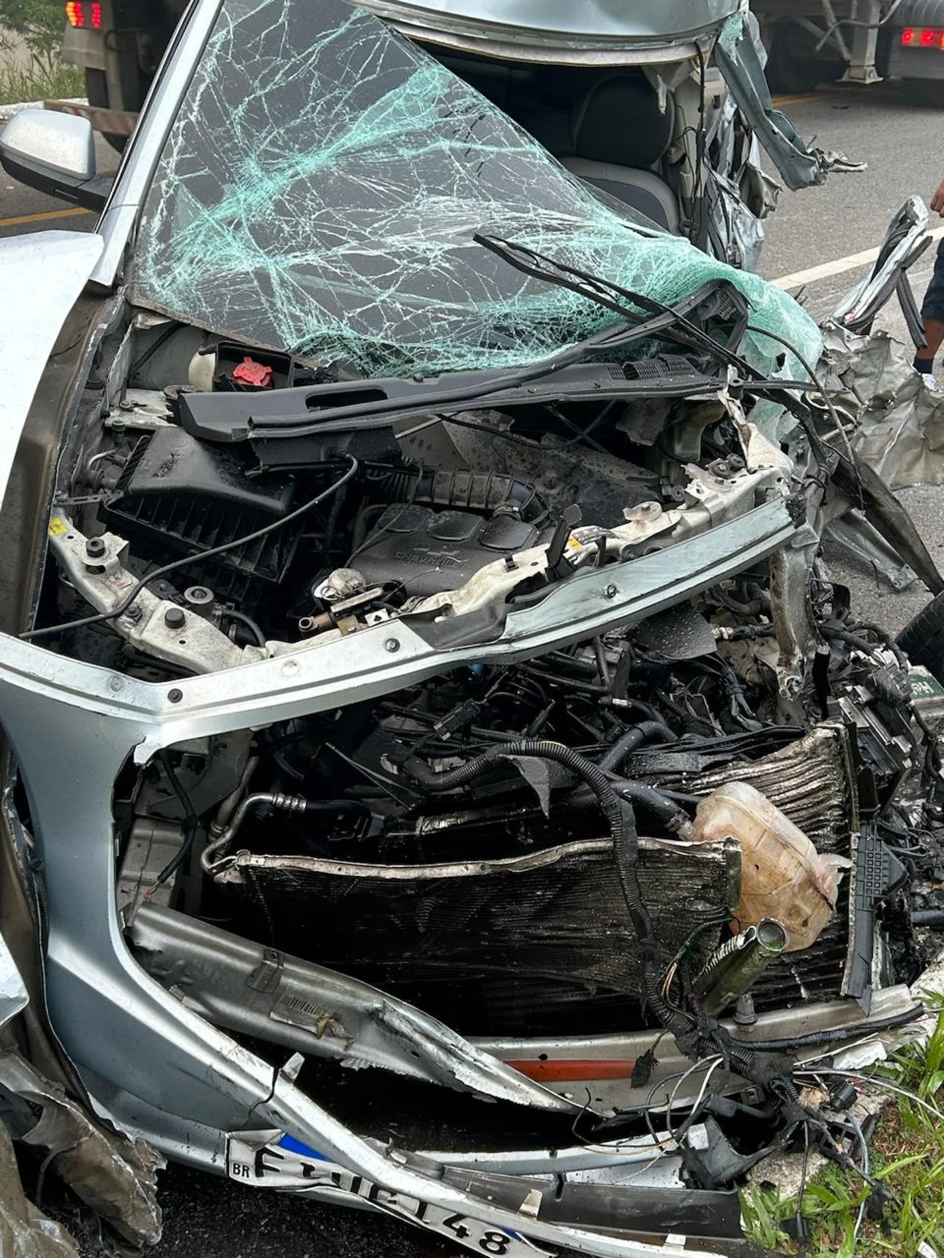 Itaboraí: acidente entre ônibus e carro deixa um morto e 19 feridos