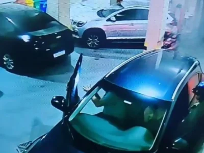 Bandidos invadem garagem e roubam carro de casal - Vídeo