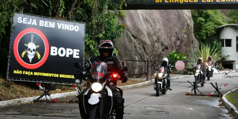 Bandidos fogem da Maré após operações do BOPE | Tânia Rêgo/Agência Brasil