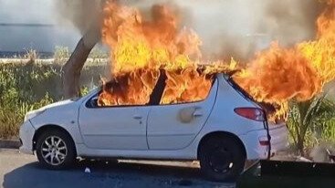 Campos: Carro pega fogo na Penha