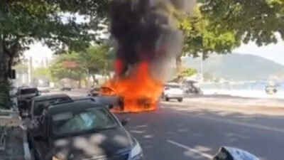 Carro pega fogo em praia de Niterói - Vídeo