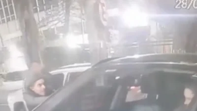 Criminosos com fuzil tentam roubar BMW - Vídeo