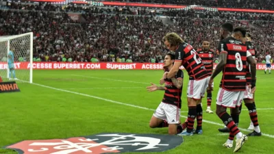 Flamengo vence Cruzeiro e dispara na liderança