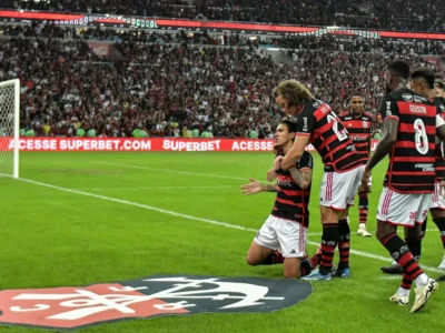 Flamengo vence Cruzeiro e dispara na liderança