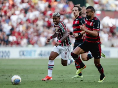 Flamengo vence Fluminense e dispara na liderança do Brasileirão