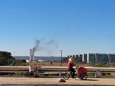 Fumaça no Congresso assusta moradores de Brasília - Vídeo