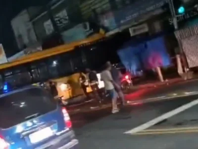 Homem morre após ser atropelado por BRT - Vídeo
