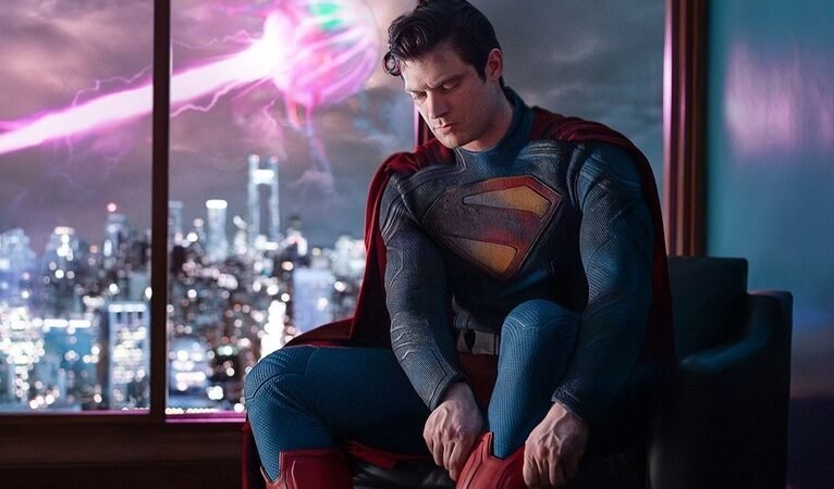 Imagens vazadas do traje do Superman de David Corenswet