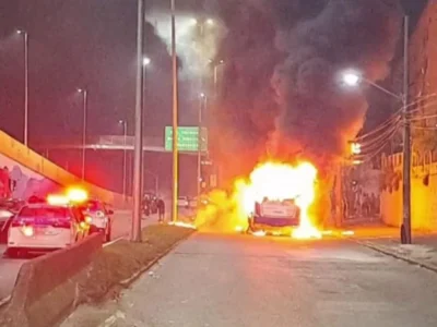 Incêndio em ônibus causa pânico em Guadalupe