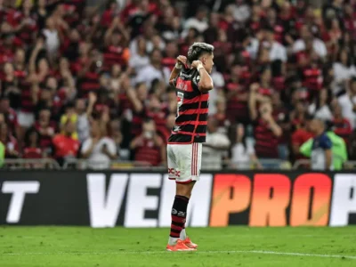 Luiz Araújo brilha e Flamengo vence o Grêmio pelo Brasileirão
