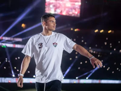 Maracanã em festa: Thiago Silva retorna ao Fluminense - Vídeo
