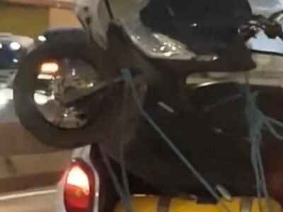 Motorista flagrado transportando moto no porta-malas - Vídeo