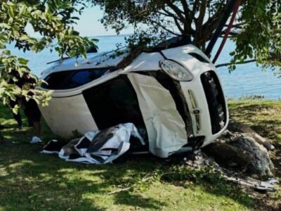 Motorista perde controle e capota na Orla de Araçatiba