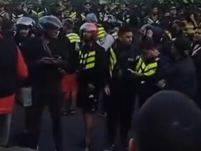 Mototaxistas fecham Avenida Niemeyer em protesto - Vídeo