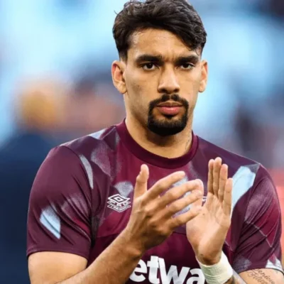 Lucas Paquetá comemorando gol com a camisa do Flamengo no Maracanã