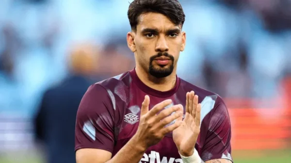 Lucas Paquetá comemorando gol com a camisa do Flamengo no Maracanã